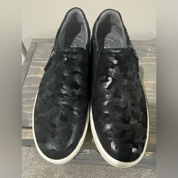 Clarks Slip on Sneakers - Picture 1 of 4